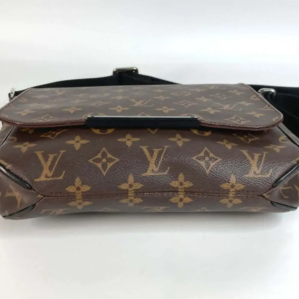 LOUIS VUITTON Black Monogram Canvas Messenger Shoulder Bag - Picture 7 of 16